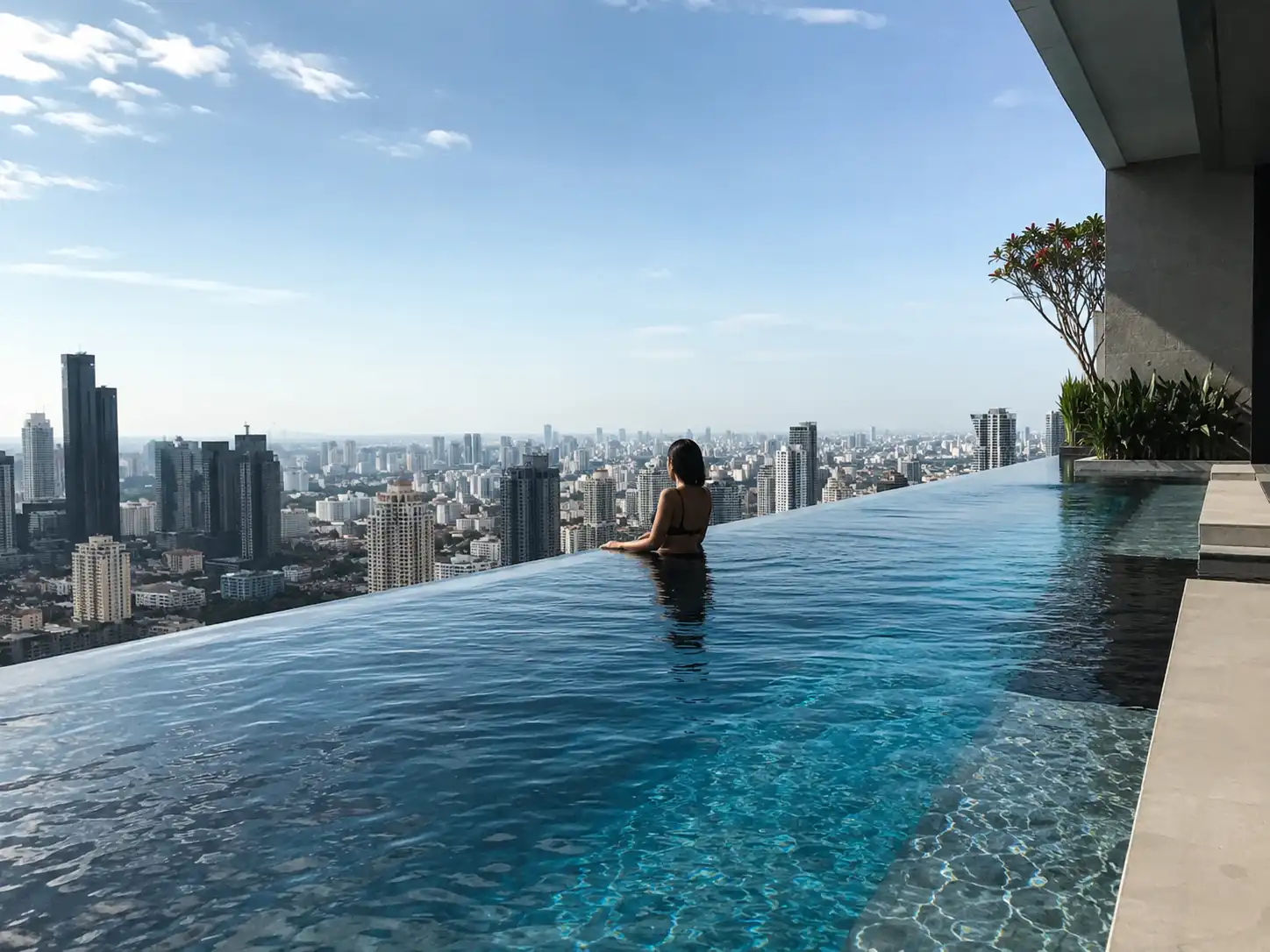 Imagen referencial de piscinas infinity y de borde infinito