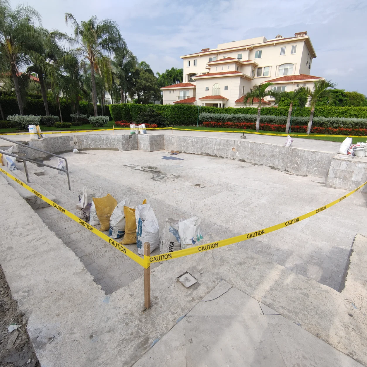 Remodelaci&oacute;n de piscina y espacio exterior